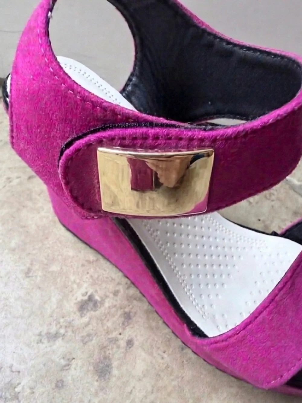 Women's Magenta Suede Wedge Sandals - Picture 5 of 5